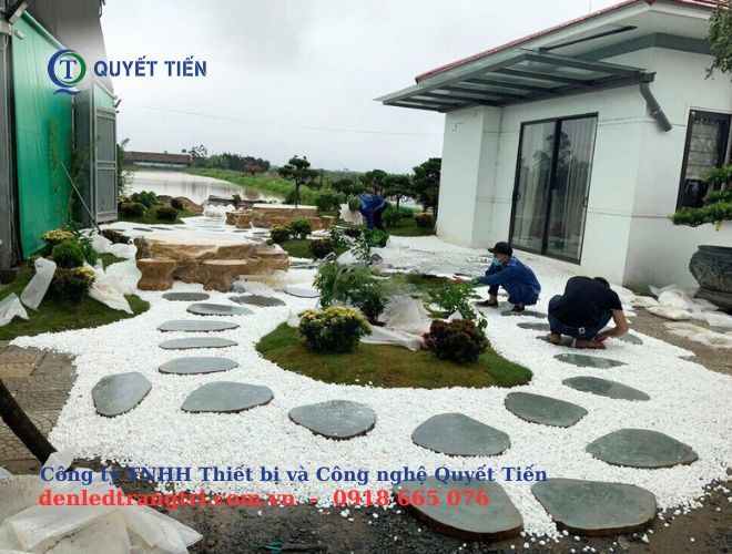 Trang trí sân vườn bằng sỏi trắng